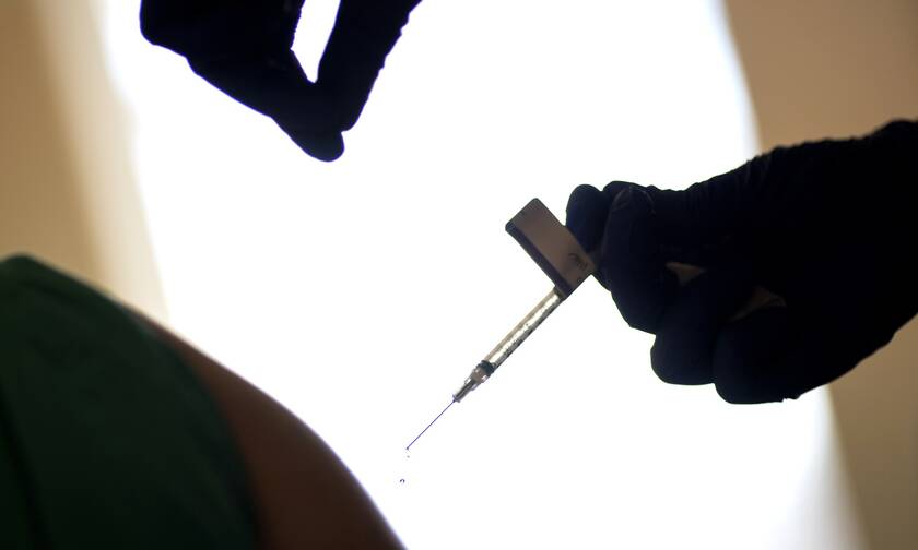 Κορονοϊός: Αυτοί είναι οι δύο πρώτοι που θα εμβολιαστούν στην Ελλάδα