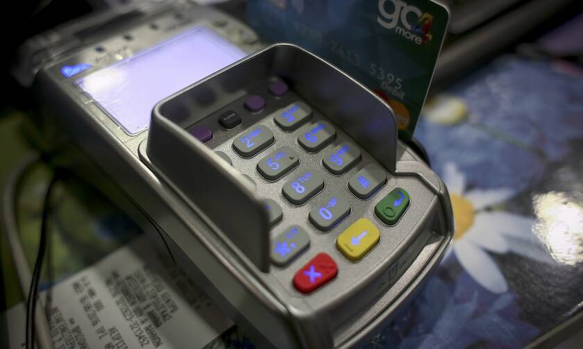Τράπεζες: Έρχονται πρόστιμα για διατραπεζικές προμήθειες με κάρτες
