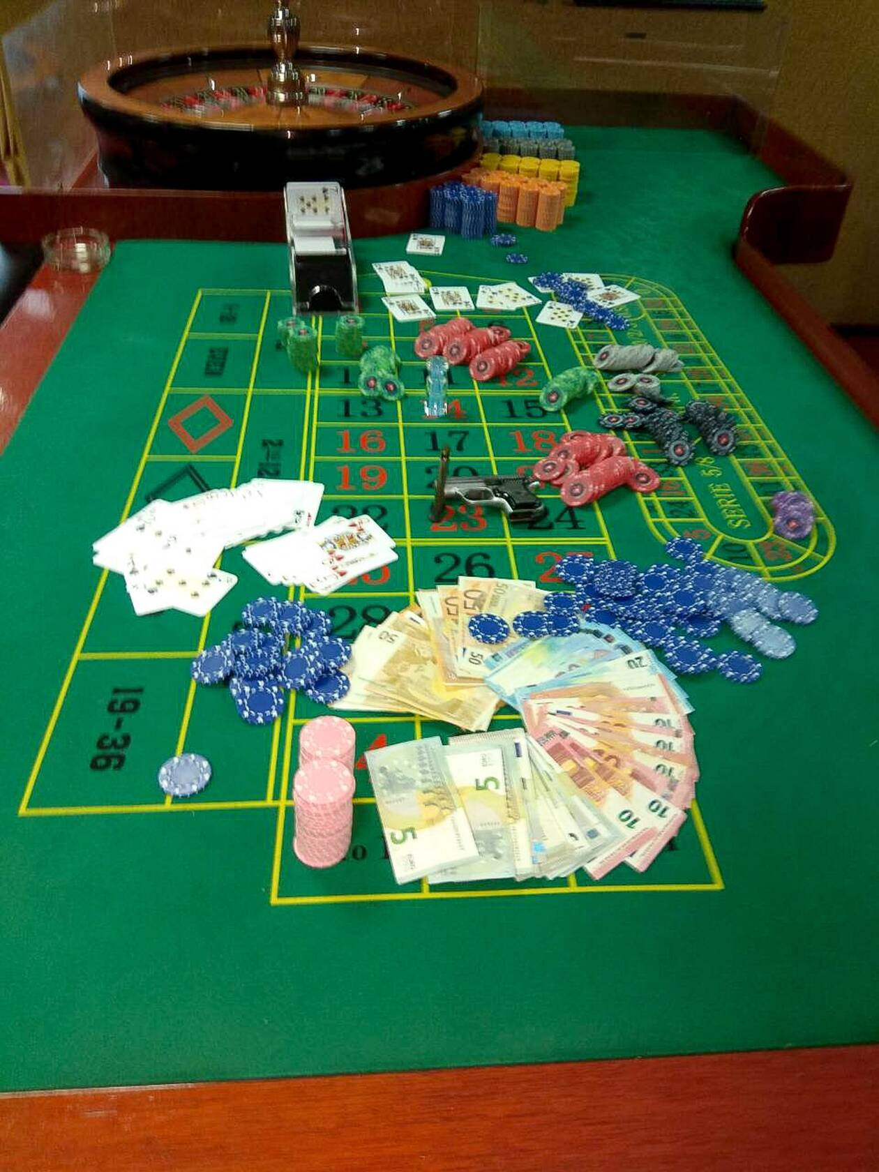 Ρέθυμνο: Σπίτι λειτουργούσε σαν καζίνο εν μέσω lockdown - Συλλήψεις για παράνομα τυχερά παιχνίδια