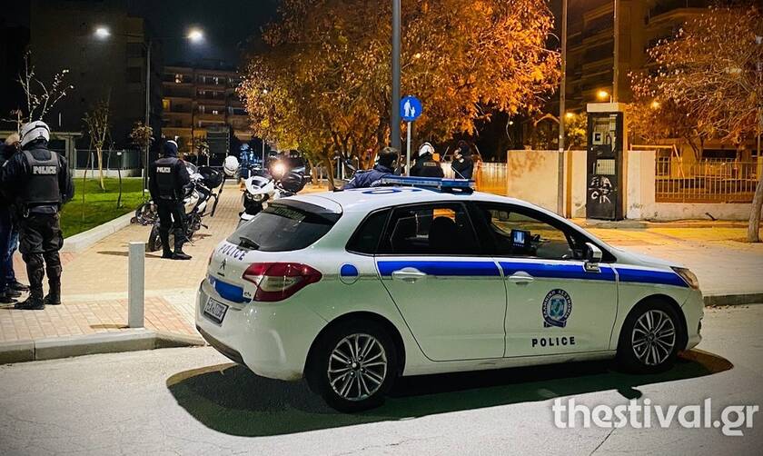 Θεσσαλονίκη: Νεαροί πέταξαν πέτρες σε αστυνομικούς όταν επιχείρησαν να τους ελέγξουν