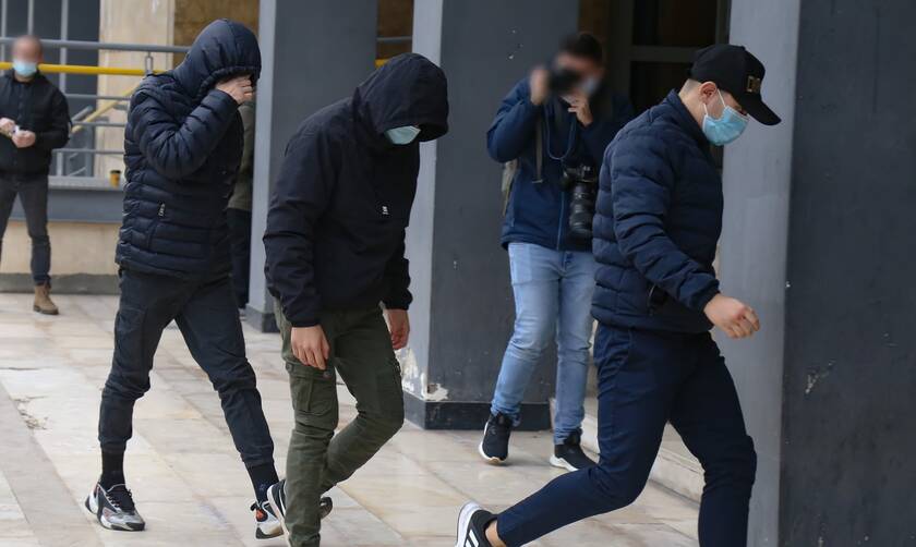 Θεσσαλονίκη: Στα δικαστήρια οι 7 ανήλικοι για την ασέλγεια σε βάρος της 14χρονης (vid)