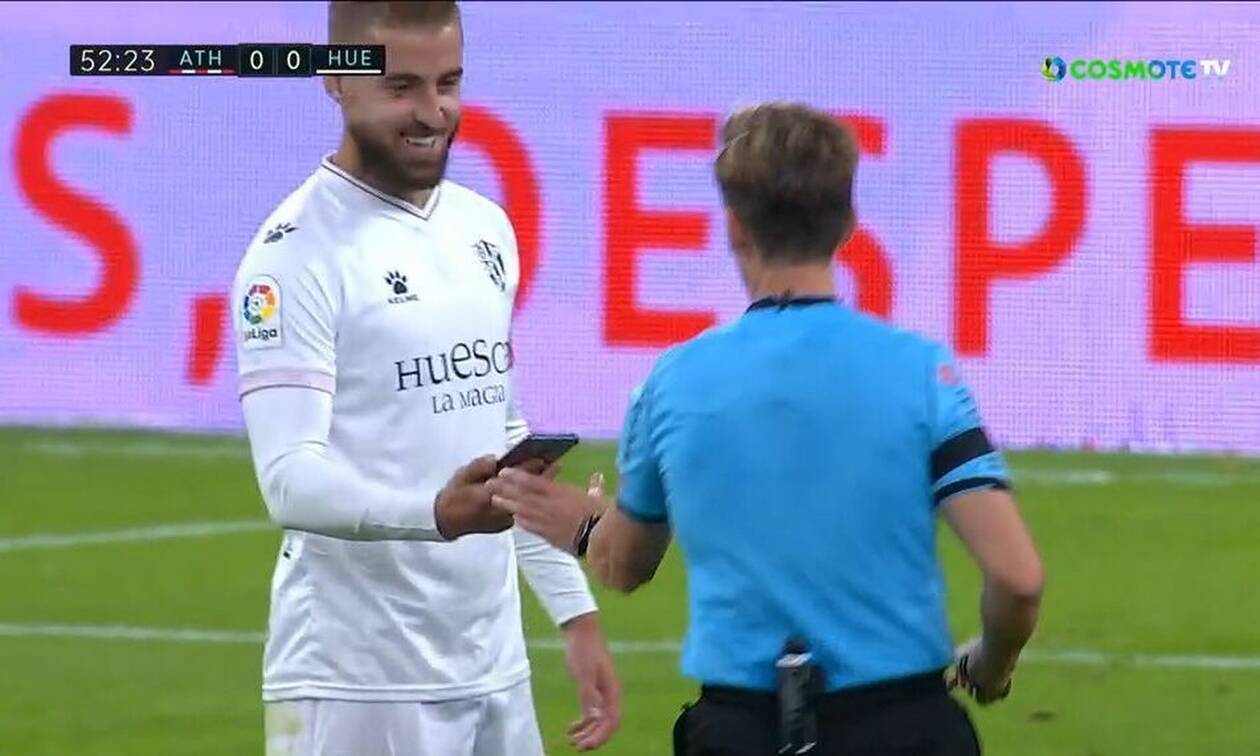 La Liga: Βρήκε κινητό στο γήπεδο την ώρα του αγώνα! (video)