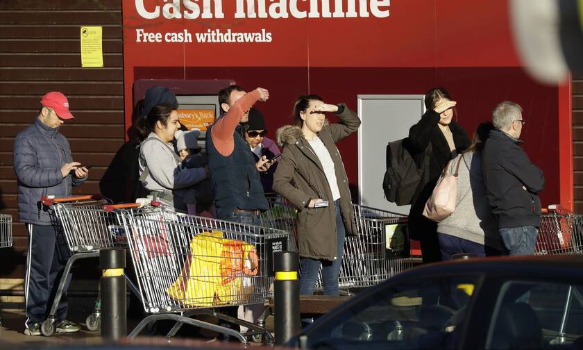 Μετάλλαξη κορονοϊού - Βρετανία: Πανικός στα σούπερ μάρκετ - Αδειάζουν τα ράφια