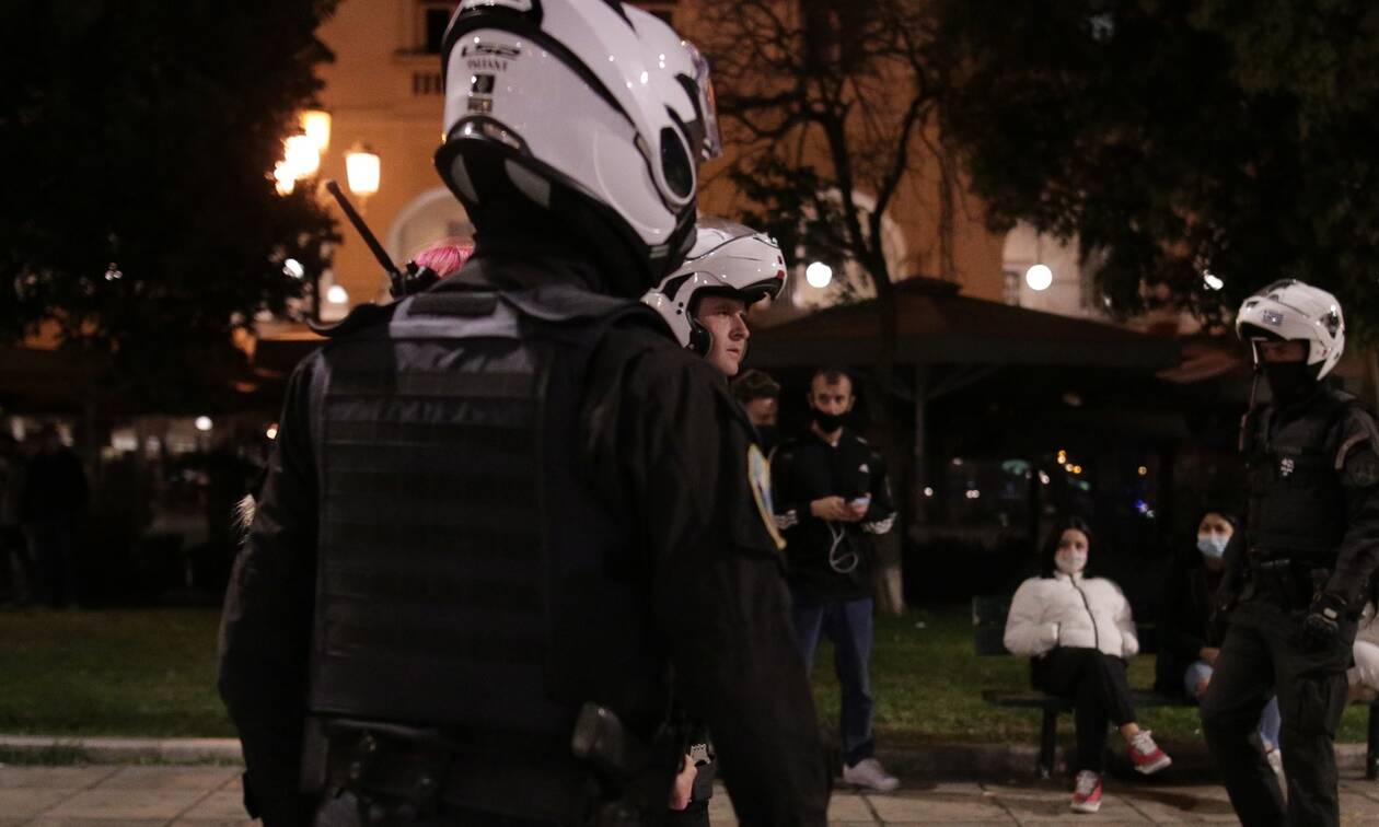Lockdown – Αγρίνιο: Αστυνομικοί πήγαν για έλεγχο και τους απείλησαν με μπαλτά