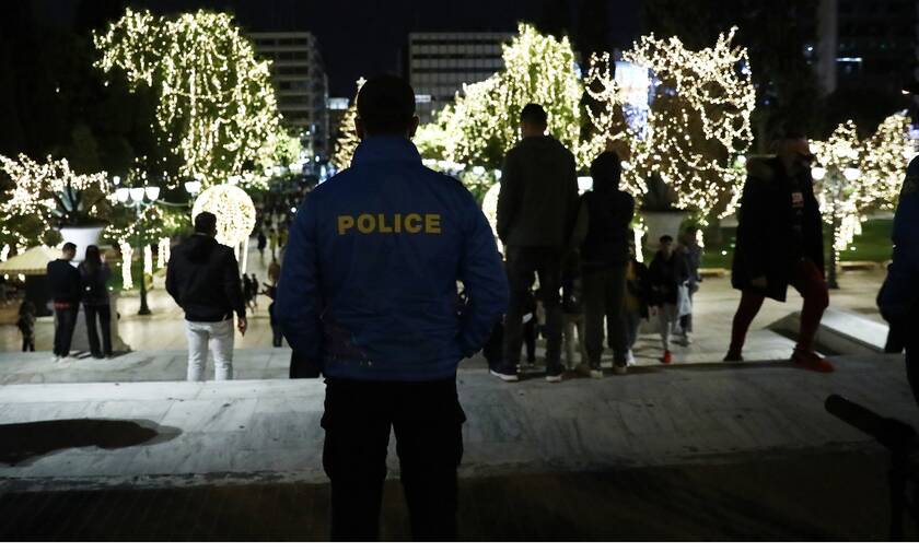 Χριστουγεννιάτικο ρεβεγιόν υπό αστυνομικό κλοιό: Μπλόκα, πρόστιμα και έλεγχοι για κρυφά πάρτι