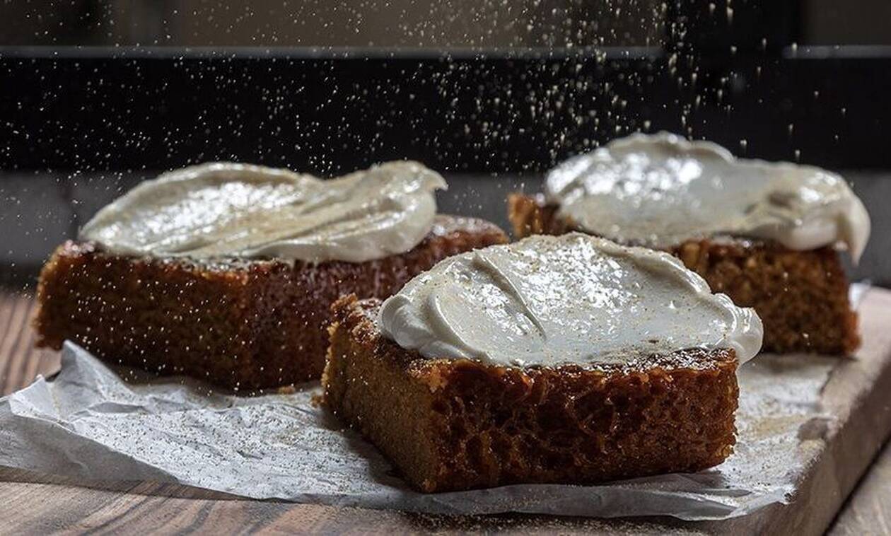 Άκης Πετρετζίκης: Gingerbread cake