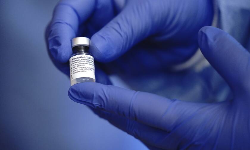 Εμβόλιο κορονοϊού: Η Ευρώπη «σηκώνει τα μανίκια» και θωρακίζεται - Αγωνία για τη μετάλλαξη του ιού