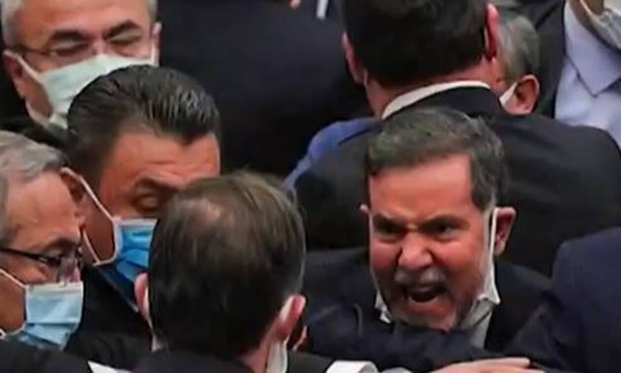«Ρινγκ» η βουλή της Τουρκίας - Πιάστηκαν στα χέρια βουλευτές (vid)