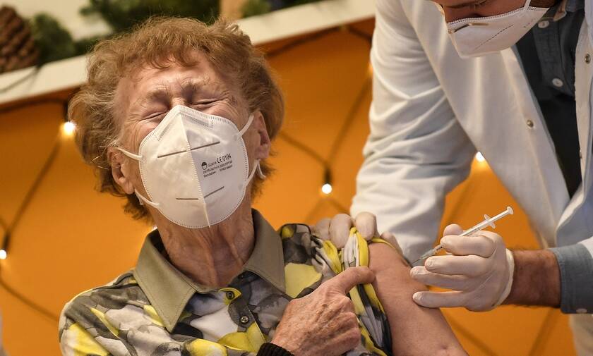 Κορονοϊός: Υπάλληλοι γηροκομείου στη Γερμανία εμβολιάστηκαν... με πενταπλάσια δόση 
