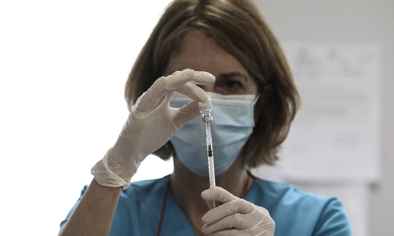 Κορονοϊός: Οργισμένη η νοσηλεύτρια για τα «εμβόλια με ορό» - Όταν συνδιαλλαγείς με την ανοησία...