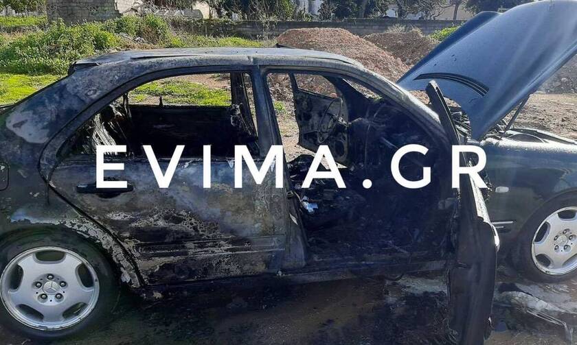 Εύβοια: ΙΧ αυτοκίνητο πήρε φωτιά στη Δροσιά – Πώς προκλήθηκε η πυρκαγιά