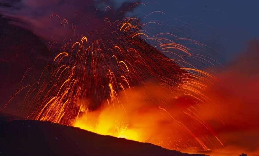 Ενεργοποιήθηκε ηφαίστειο στον Άγιο Βικέντιο - Φεύγουν οι κάτοικοι από τα σπίτια