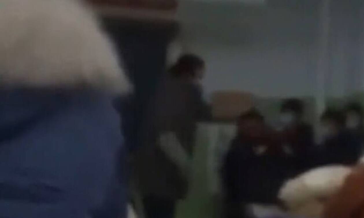 Αδιανόητο: Καθηγήτρια στην Κίνα ξυλοκόπησε μαθητή επειδή άργησε να έρθει στο μάθημα