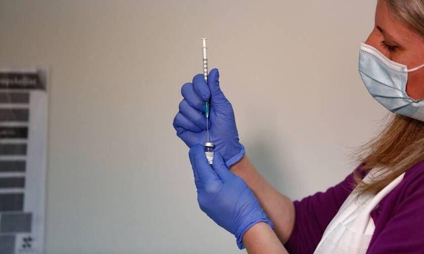 Covid-19 vaccine deliveries begin at regional hospitals on Crete, central Greece	