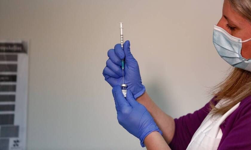 Επιχείρηση «Ελευθερία»: Σε τρεις φάσεις από σήμερα ο εμβολιασμός των υγειονομικών
