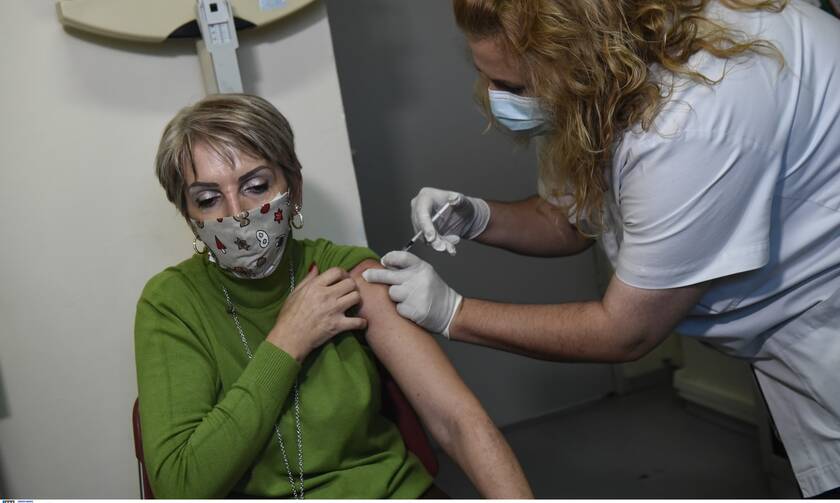 Κορονοϊός - Επιχείρηση «Ελευθερία»: Άρχισαν οι εμβολιασμοί υγειονομικών από Θεσσαλονίκη μέχρι Κρήτη