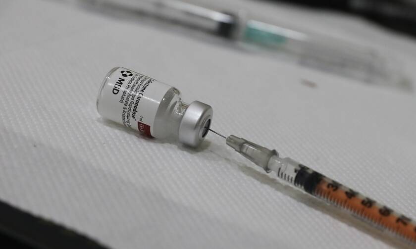 Εμβόλια κορονοϊού - ΦΣΘ: Ασφαλή και αποτελεσματικά όσα έλαβαν έγκριση