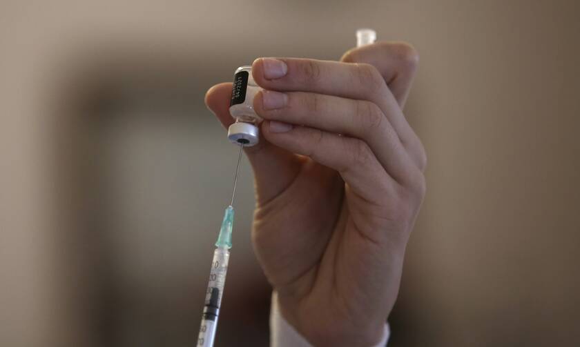 Κορονοϊός: «Καμία ενόχληση, νιώθω πολύ ήρεμη» λέει η 95χρονη που έκανε το εμβόλιο