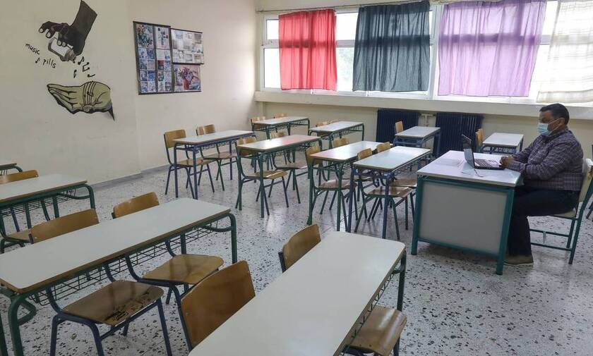 «Βόμβα» Πελώνη: Μπορεί να μην ανοίξουν τα σχολεία τη Δευτέρα, ούτε το click away