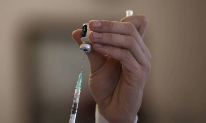 Κορονοϊός: Ξεκινά τη Δευτέρα ο εμβολιασμός για άτομα άνω των 85 ετών