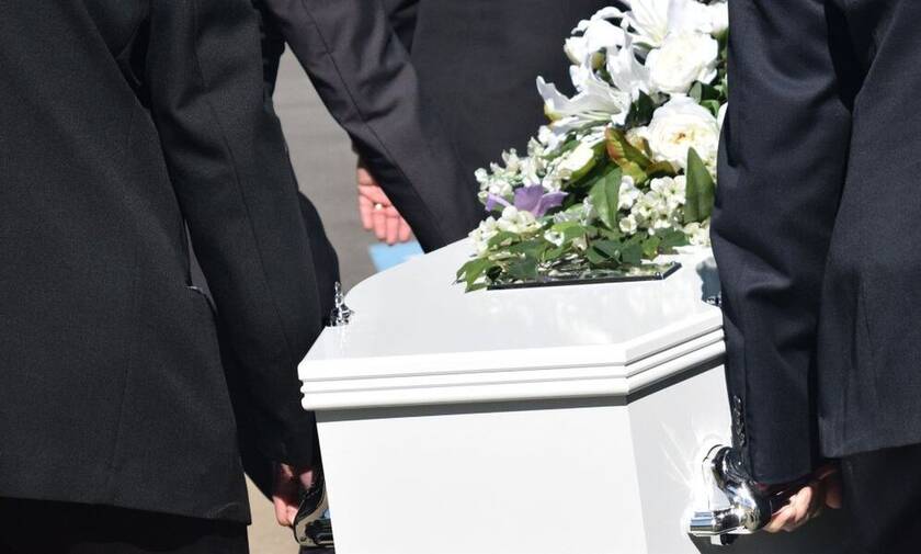 Αδιανόητο: Εισέβαλε σε κηδεία και ζήτησε να κάνει σεξ με το πτώμα