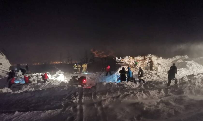 Τραγωδία σε χιονοδρομικό κέντρο: Το «κατάπιε» χιονοστιβάδα - 3 νεκροί