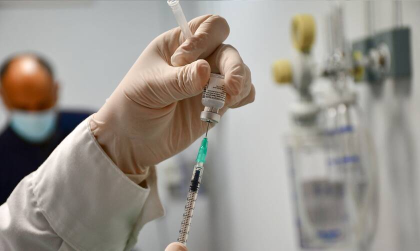 Κορονοϊός - Παυλάκης: Τα εμβόλια mRNA είναι από τα ασφαλέστερα - Τρίτο κύμα τον Φεβρουάριο  