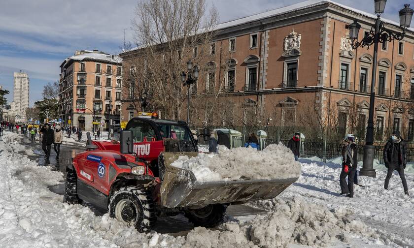 Ισπανία: Θαμμένη στο χιόνι η Μαδρίτη ενώ έρχεται παγετός - Αυτοκινητοπομπές για το εμβόλιο κορονοϊού