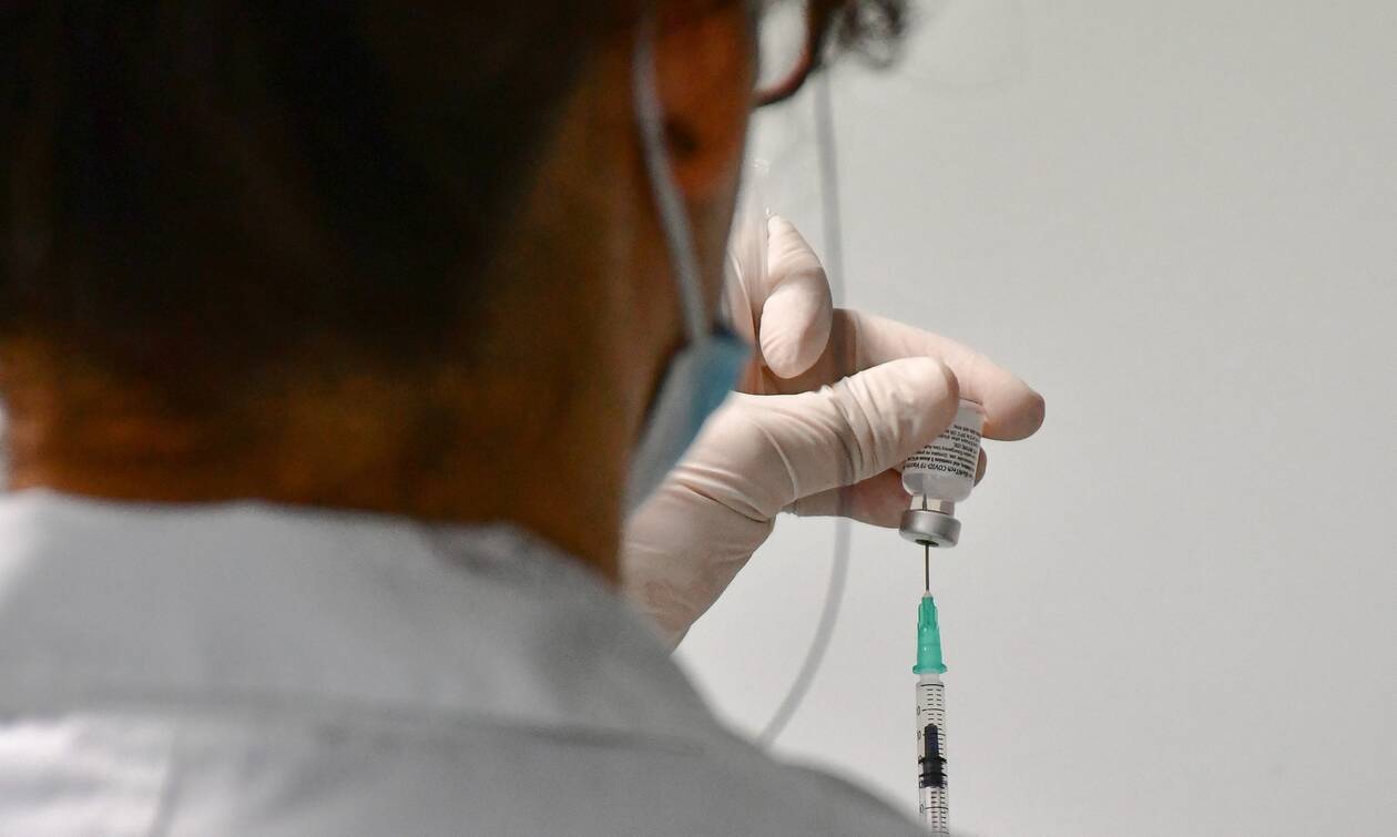 Νέες καταγγελίες για παράλληλο σύστημα καταγραφών εμβολιασμών