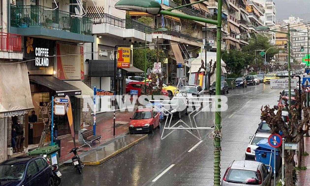 Καιρός ΤΩΡΑ: Ισχυρή καταιγίδα στην Αθήνα - «Κύκλωσε» τη χώρα η κακοκαιρία 