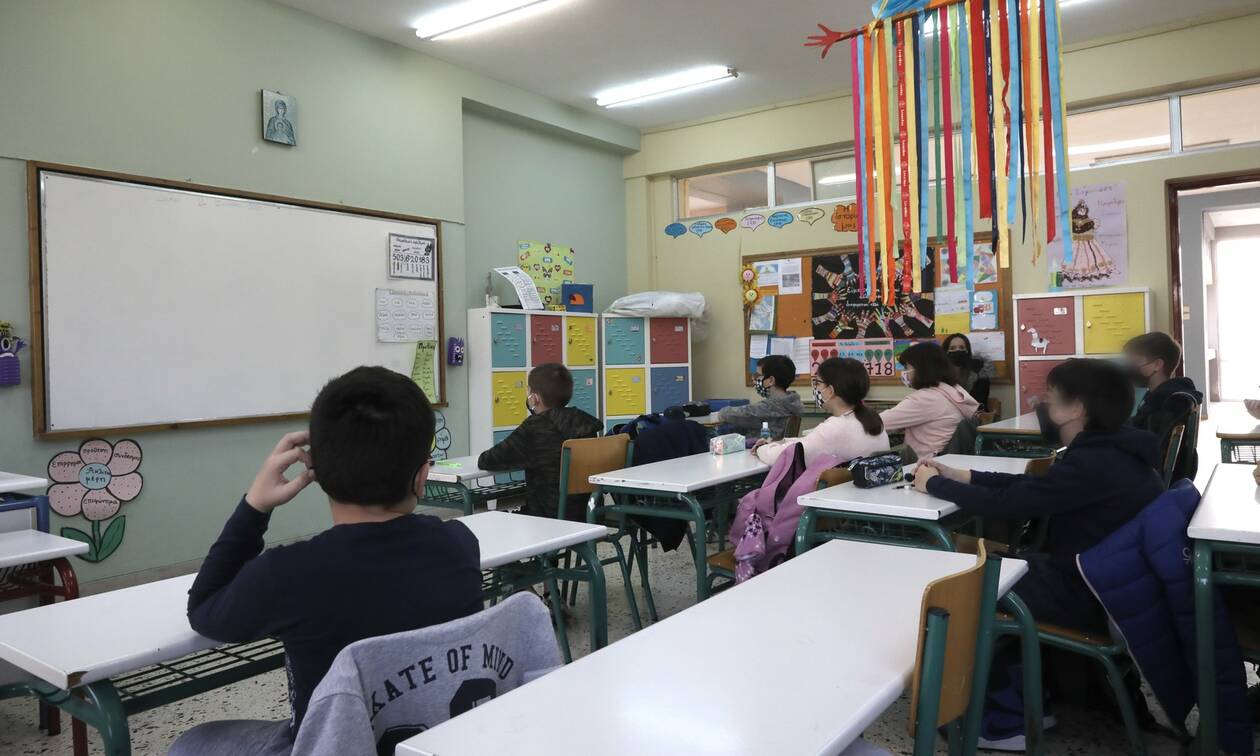 Θεσσαλονίκη: Θετική στον κορονοϊό δασκάλα Δημοτικού – Δεν είχε προλάβει να κάνει τεστ