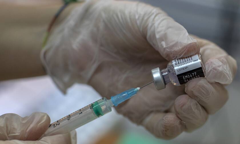 Εμβόλιο κορονοϊού: «Μην παραβιάζετε τις δόσεις», προειδοποιούν οι φαρμακοβιομηχανίες
