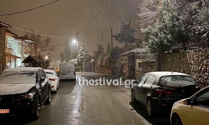 Κακοκαιρία «Λέανδρος»: Χιόνισε στη Θεσσαλονίκη – Μάχη για να κρατηθούν δρόμοι ανοιχτοί