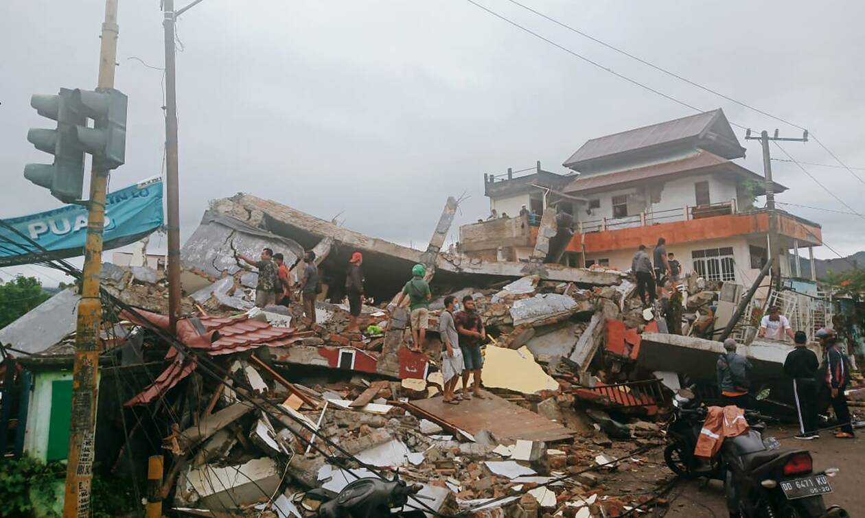 Σεισμός 6,2 Ρίχτερ στην Ινδονησία: 26 οι νεκροί - Κατέρρευσε νοσοκομείο
