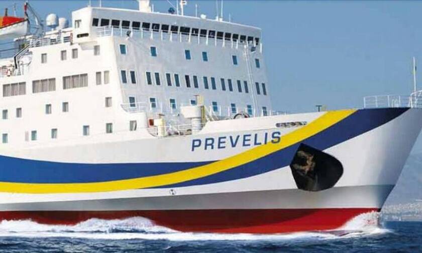 Σαντορίνη: Το πλοίο «Πρεβελης» χτύπησε στο λιμάνι του Αθηνιού