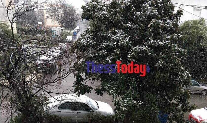 Κακοκαιρία «Λέανδρος»: Με χιόνια μέσα στην πόλη ξύπνησαν οι κάτοικοι της Θεσσαλονίκης