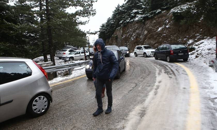Κακοκαιρία «Λέανδρος»: Χιόνια στην Αττική - Σε ποιους δρόμους απαγορεύτηκε η κυκλοφορία
