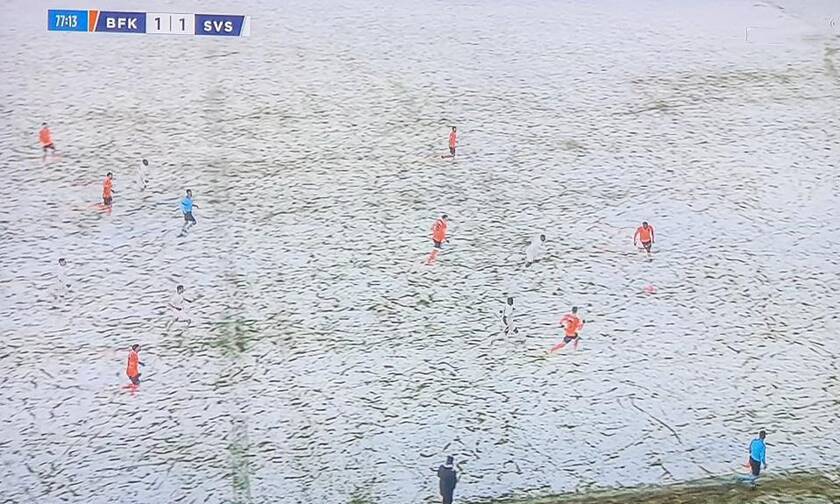 Απίστευτο! Το χιόνι «εξαφάνισε» τους παίκτες – Έπαιζαν με λευκά (photos)