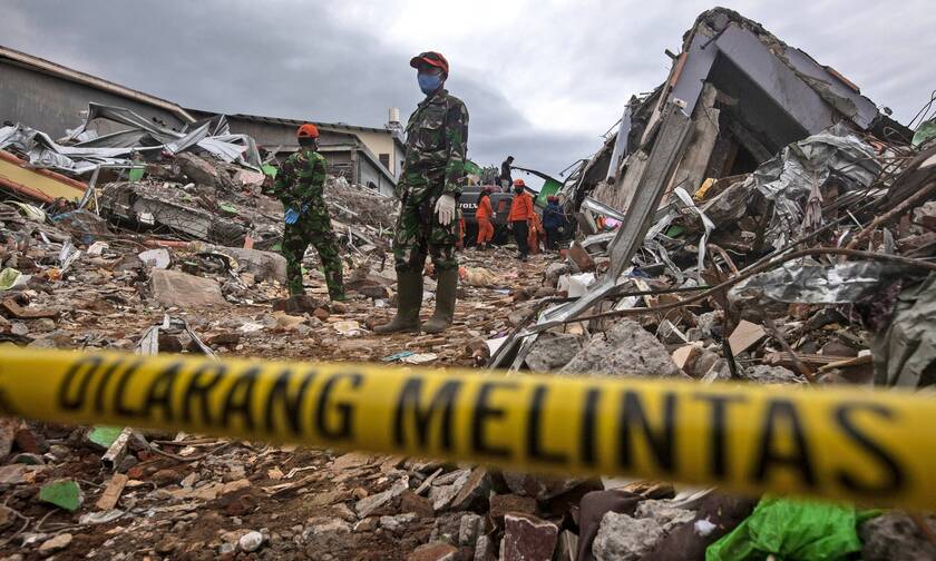 Τραγωδία στην Ινδονησία: Τουλάχιστον 56 νεκροί από τον ισχυρό σεισμό             