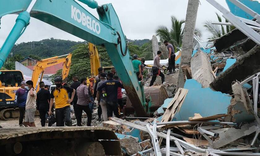 Ινδονησία: Στους 73 ο αριθμός των νεκρών από τον σεισμό των 6,2 βαθμών