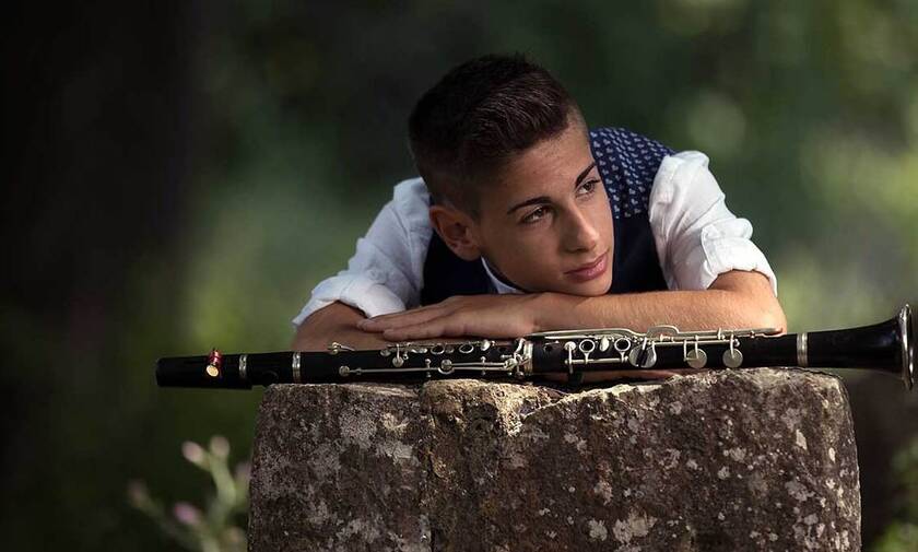 «Karmir Nur»: Ο 17χρονος σολίστας Δημήτρης Σακκάς μας παρουσιάζει τη νέα του δισκογραφική δουλειά