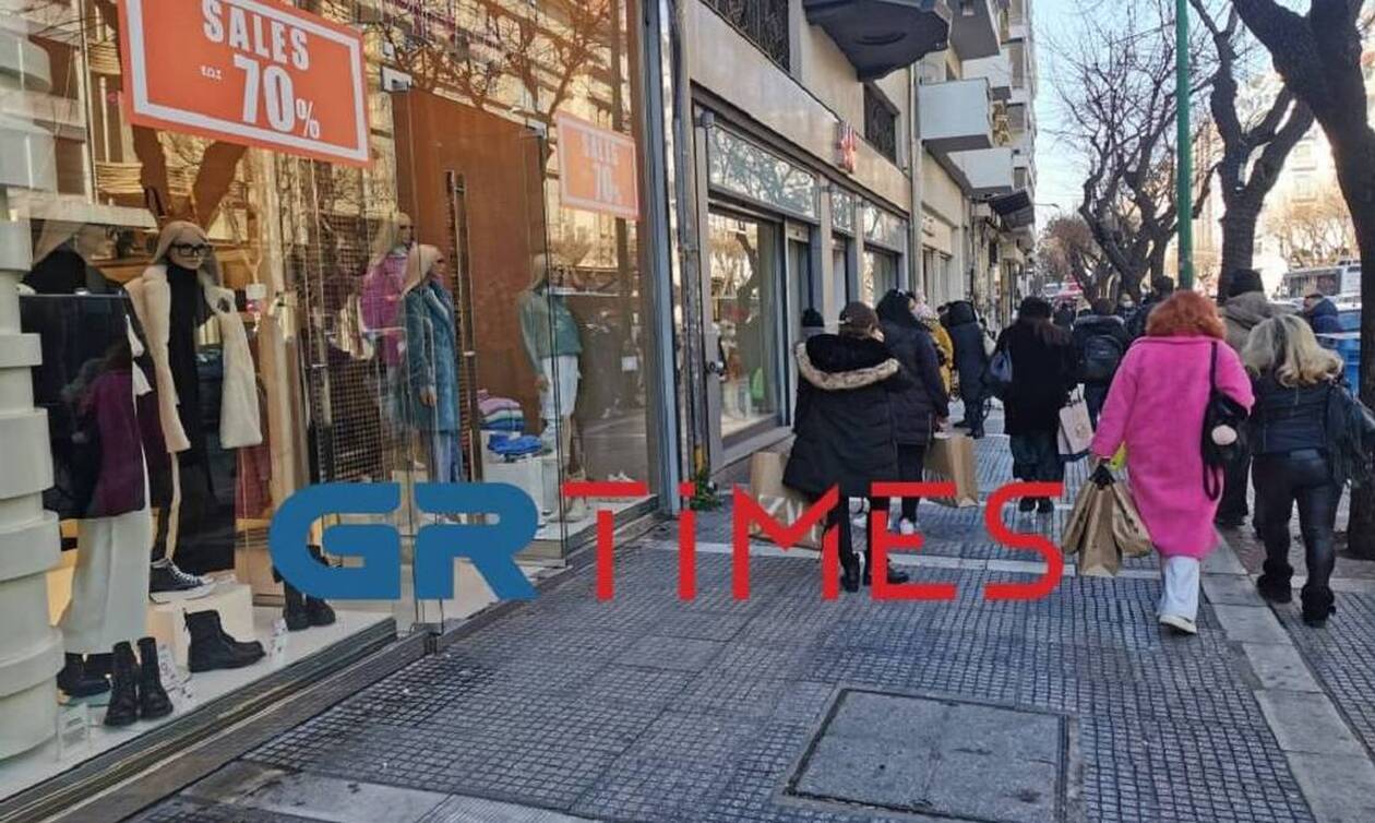 Θεσσαλονίκη: Ουρές στα καταστήματα με το… καλημέρα (pics)