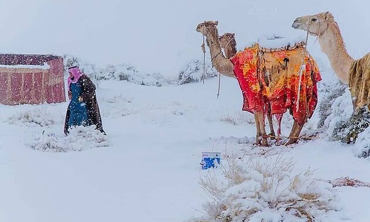 O καιρός τρελάθηκε: Χιόνια στην έρημο Σαχάρα – Παγετός στη Σαουδική Αραβία