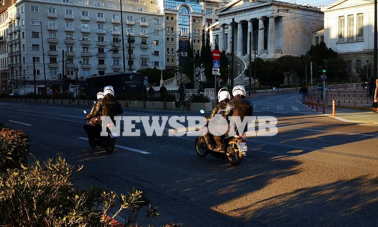 Ρεπορτάζ Newsbomb.gr: Συγκέντρωση αλληλεγγύης υπέρ του Κουφοντίνα - Πανό και συνθήματα