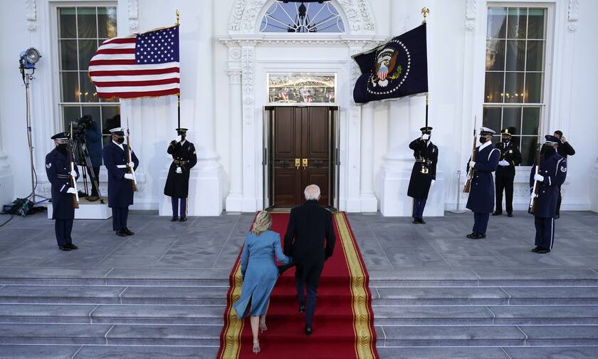 ΗΠΑ: Στον Λευκό Οίκο συνοδευόμενος από την οικογένειά του έφτασε ο Τζο Μπάιντεν