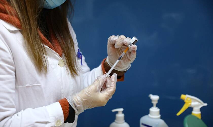 Κορονοϊός - Δερμιτζάκης: Μπορεί κάποιες μεταλλάξεις να «ξεφεύγουν» από το εμβόλιο  