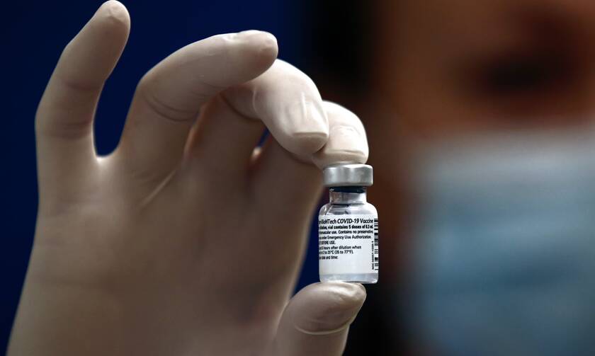Eμβόλιο κορονοϊού: Την επόμενη εβδομάδα ανοίγουν τα ραντεβού για τους άνω των 75