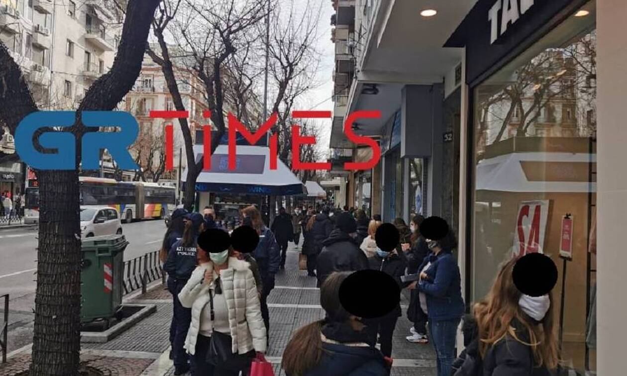 Το lockdown πήγε ...περίπατο στη Θεσσαλονίκη: Μεγάλες ουρές για ψώνια στα καταστήματα