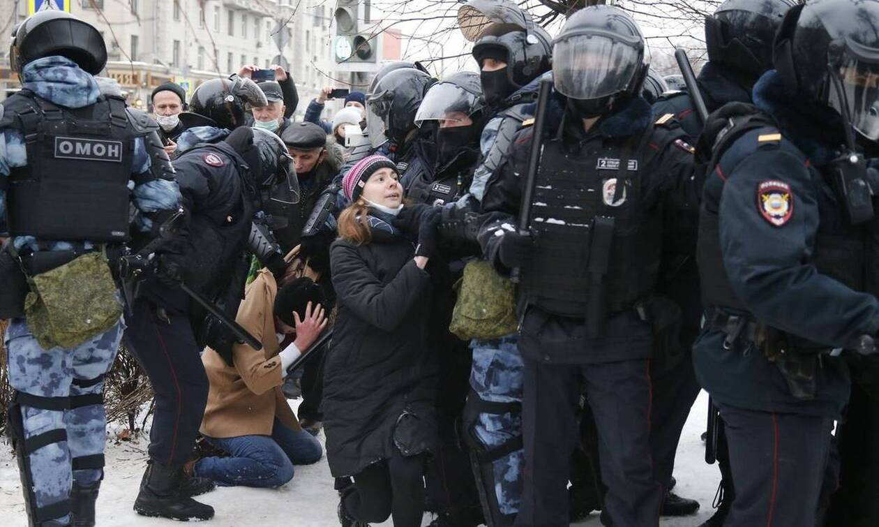 Ναβάλνι - Ουάσινγκτον: Καταδικάζει τις «σκληρές μεθόδους» της ρωσικής αστυνομίας εναντίον διαδηλωτών