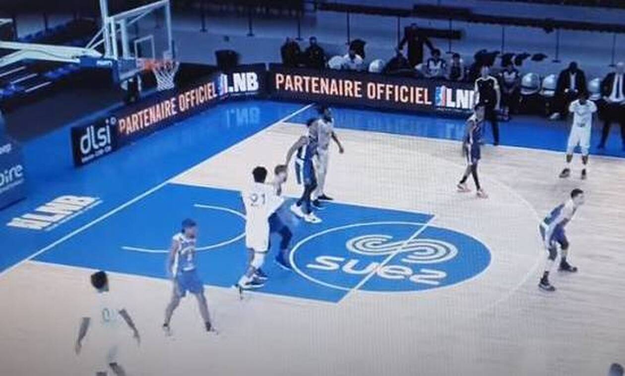 Γαλλία: Ξέφυγε! Παίκτης έριξε μπουνιά σε αντίπαλο – Του έσπασε το σαγόνι (video)